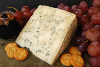 Картинка еда сырные+изделия плесень крекеры виноград сыр