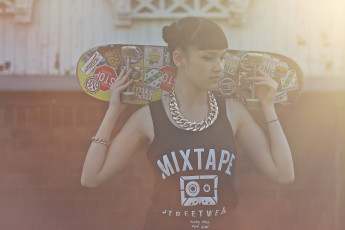 Картинка mixtape+streetwear+2015 девушки -unsort+ брюнетки +шатенки девушка и скейт вечер street mixtape streetwear skategirl skateboard