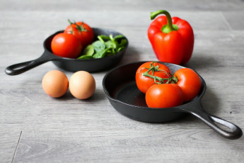 Картинка еда разное помидоры яйца шпинат перец томаты
