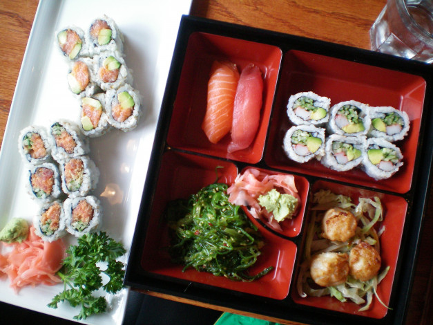 Обои картинки фото еда, рыба,  морепродукты,  суши,  роллы, роллы, суши, кухня, японская, ассорти