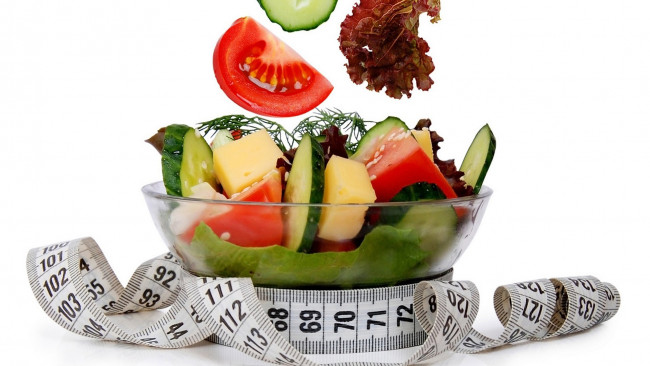 Обои картинки фото еда, овощи, укроп, огурцы, помидоры, сантиметр, томаты