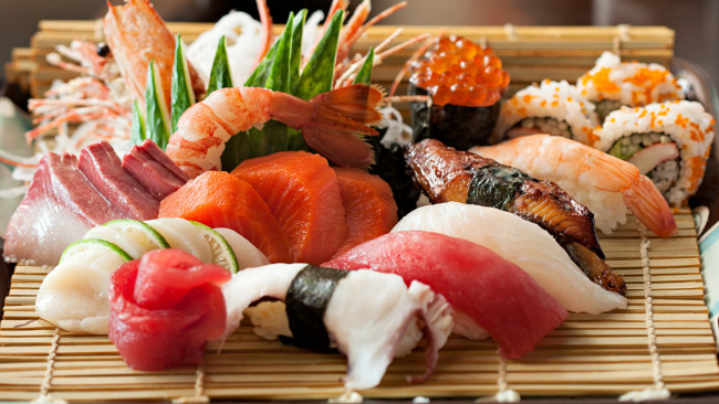 Обои картинки фото еда, рыба,  морепродукты,  суши,  роллы, суши, ассорти, японская, кухня, роллы