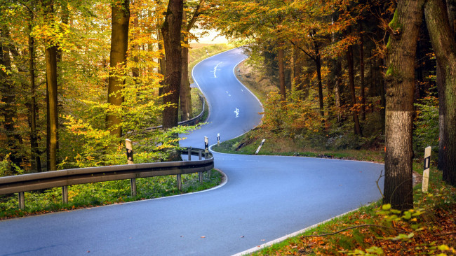 Обои картинки фото природа, дороги, шоссе, подъем, осень, поворот