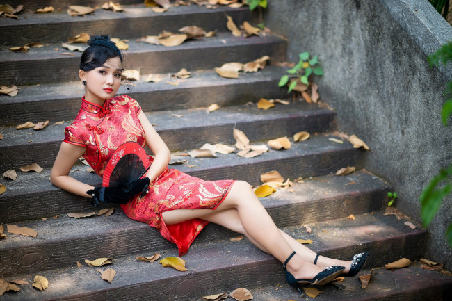 Обои картинки фото девушки, - азиатки, азиатка, ступени, листья, веер, перчатки, поза