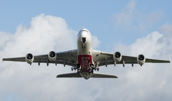 Обои картинки фото airbus a380, авиация, пассажирские самолёты, авиалайнер, взлет