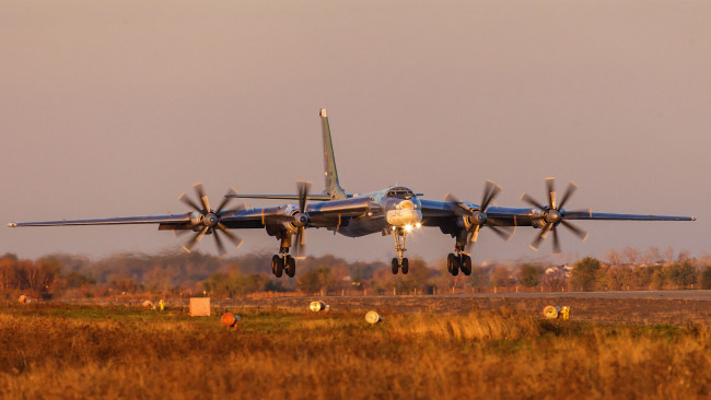 Обои картинки фото авиация, боевые самолёты, ту-95