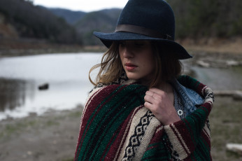 Картинка девушки -unsort+ брюнетки темноволосые горы озеро пончо шляпа