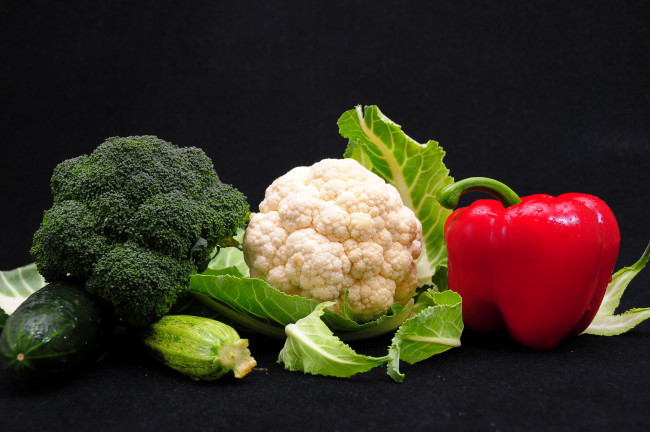 Обои картинки фото еда, овощи, перец, цветная, капуста, брокколи