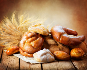 Картинка еда хлеб +выпечка фон доска колосья пшеница выпечка хлебушек булочки