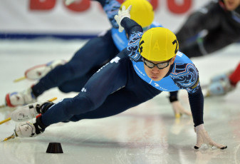 Картинка спорт конькобежный+спорт конькобежцы спортсмены шорт-трек сочи олимпиада лед победители россияне скорость