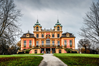 обоя ludwigsburg favorite palace,  ludwigsburg,  germany, города, - дворцы,  замки,  крепости, особняк, дорожка, парк