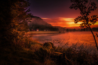Картинка природа восходы закаты озеро закат багровый тучи лес
