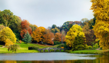 Картинка stourhead+gardens++england природа парк wiltshire gardens stourhead мост деревья река england