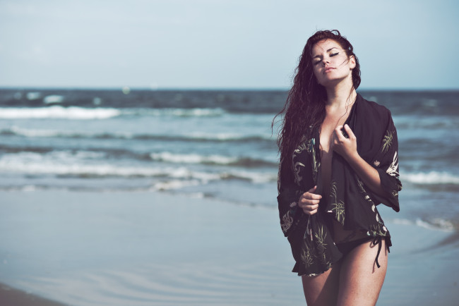 Обои картинки фото девушки, -unsort , брюнетки,  шатенки, пляж