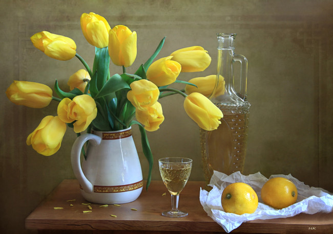 Обои картинки фото еда, натюрморт, тюльпаны, наливка, лимоны