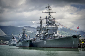 Картинка крейсер+михаил+кутузов +ск+пытливый+и+ракетные+фрегаты+вмс+ноак корабли крейсеры +линкоры +эсминцы ордер