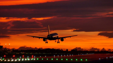 Картинка boeing+787-10 авиация авиационный+пейзаж креатив вечерняя заря boeing 787-10 sunset airport landing aircraft аэропорт barcelona пассажирский барселона