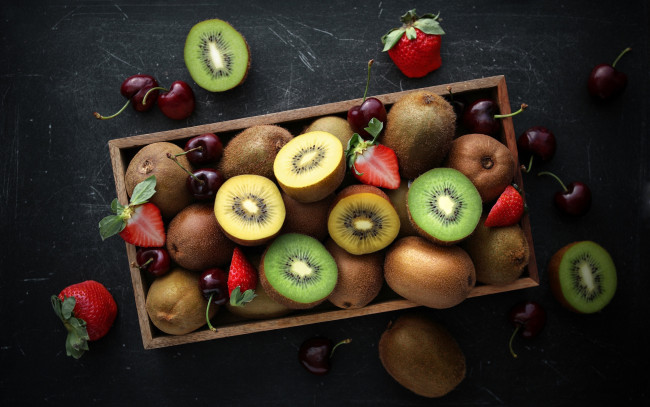 Обои картинки фото еда, фрукты,  ягоды, киви, клубника, черешня