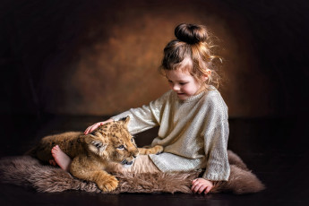 Картинка разное дети девочка львенок мех