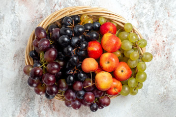 Картинка еда фрукты +ягоды корзинка виноград ассорти райские яблоки