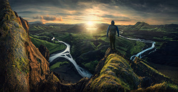 Картинка природа пейзажи исландия солнце небо панорама река высота горы рассвет человек возвышенность