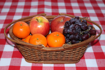 Картинка еда фрукты +ягоды яблоки мандарины виноград
