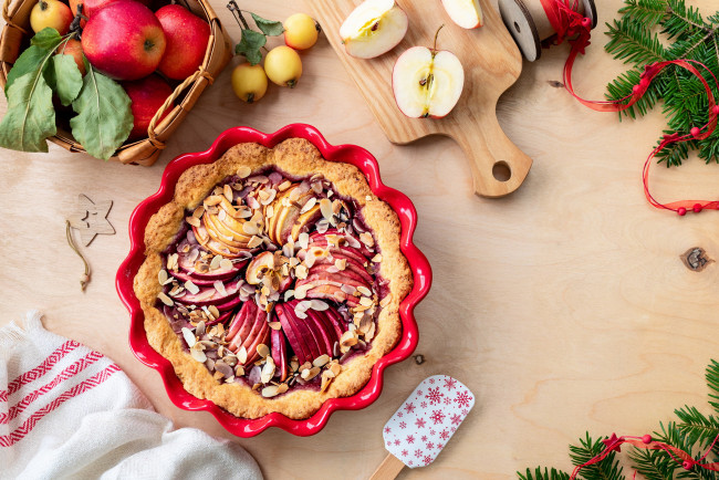 Обои картинки фото еда, пироги, корзинка, яблоки, пирог, яблочный