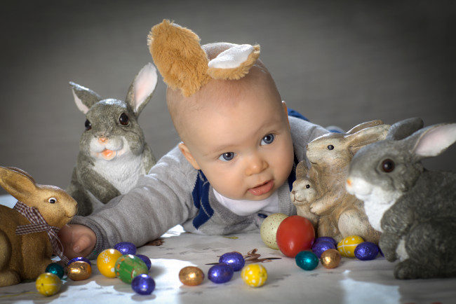 Обои картинки фото разное, дети, ребенок, кролики, яйца