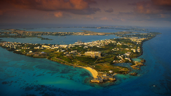 Обои картинки фото saint, george`s, island, bermuda, города, панорамы, море, берег, вода, остров, закат, город