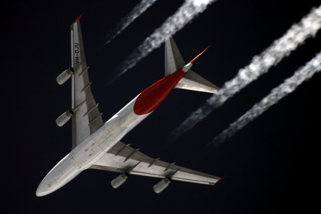 Обои картинки фото авиация, пассажирские, самолёты, самолет, след, небо, боинг