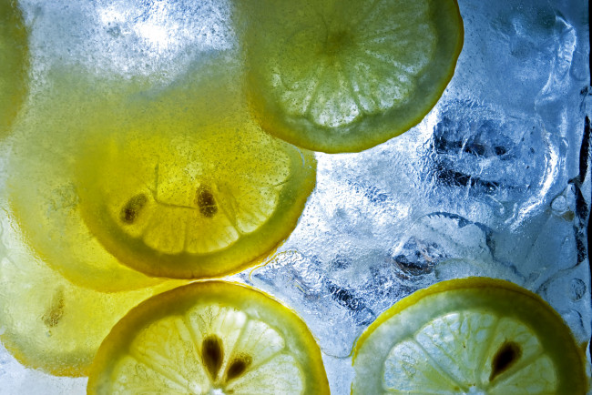 Обои картинки фото еда, цитрусы, лимон, лед, вода