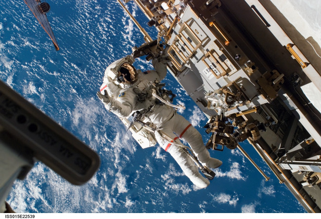 Обои картинки фото космос, астронавты, космонавты, космонавт, полет, невесомость, корабль