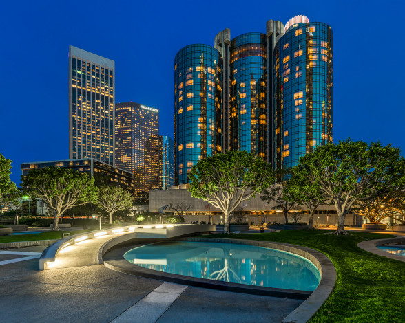 Обои картинки фото bonaventure hotel, города, лос-анджелес , сша, небоскребы, огни, ночь