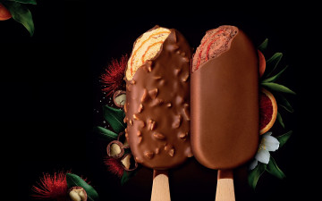 Картинка еда мороженое +десерты листья мороженное черный фон орехи фундук эскимо на палочке долька фрукта
