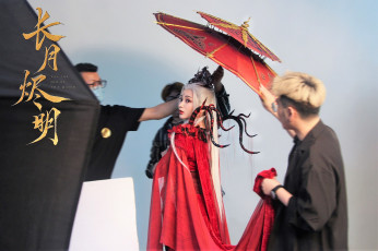 Картинка разное знаменитости актриса наряд зонт стафф