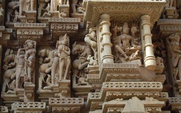 Картинка khajuraho разное рельефы статуи музейные экспонаты