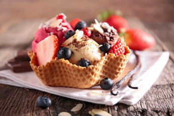 Картинка еда мороженое +десерты клубника черника десерт