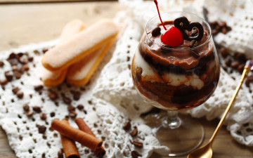 Картинка еда мороженое +десерты сладкое десерт chocolate корица glass тирамису печенье крем delicious вишенка tiramisu italian dessert sweet