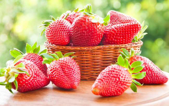 Обои картинки фото еда, клубника,  земляника, спелая, ягоды, корзинка, красная, red, sweet, berries, strawberry, fresh