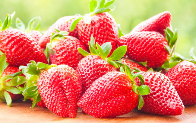 Обои картинки фото еда, клубника,  земляника, strawberry, fresh, berries, sweet, red, красная, спелая, ягоды