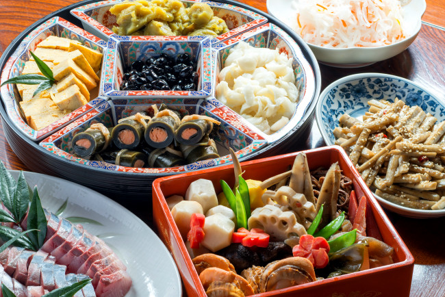 Обои картинки фото еда, рыба,  морепродукты,  суши,  роллы, японская, кухня, декор, тофу, морепродукты