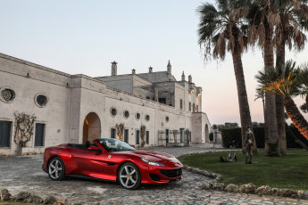 Картинка автомобили ferrari особняк пальмы кабриолет portofino красный феррари скульптура дорожка
