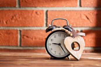 Картинка разное Часы +часовые+механизмы колокольчик сердечко будильник часы