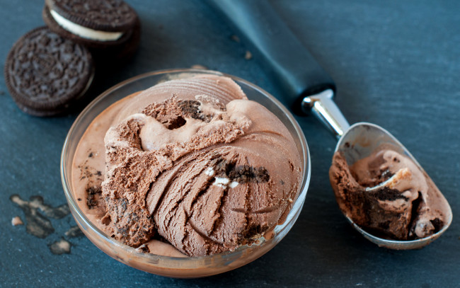 Обои картинки фото еда, мороженое,  десерты, шоколадное, печенье