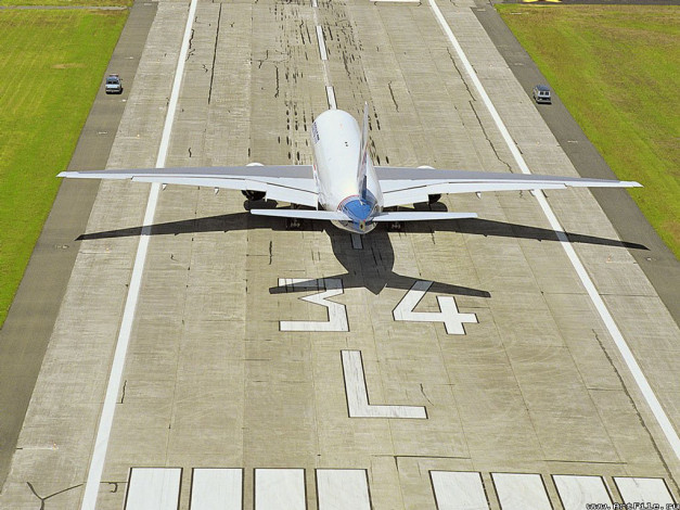 Обои картинки фото взлётная, полоса, авиация, пассажирские, самолёты