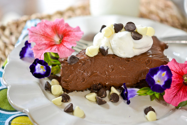 Обои картинки фото еда, торты, шоколад, цветы