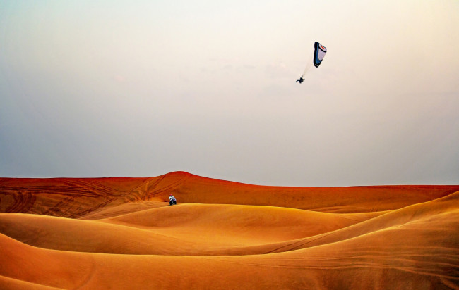 Обои картинки фото спорт, экстрим, paragliding, man, desert, extreme, sport