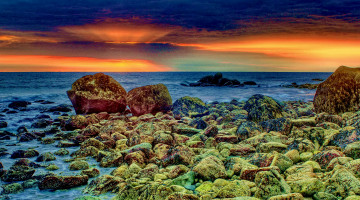 обоя sunset, природа, побережье, пляж, камни, закат, багровый