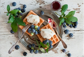 Картинка еда мороженое +десерты вафли десерт голубика ягоды