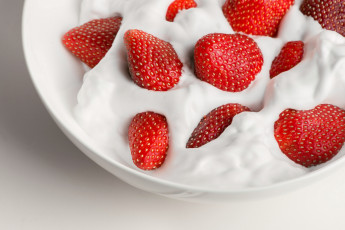 Картинка еда клубника +земляника десерт сливки ягоды